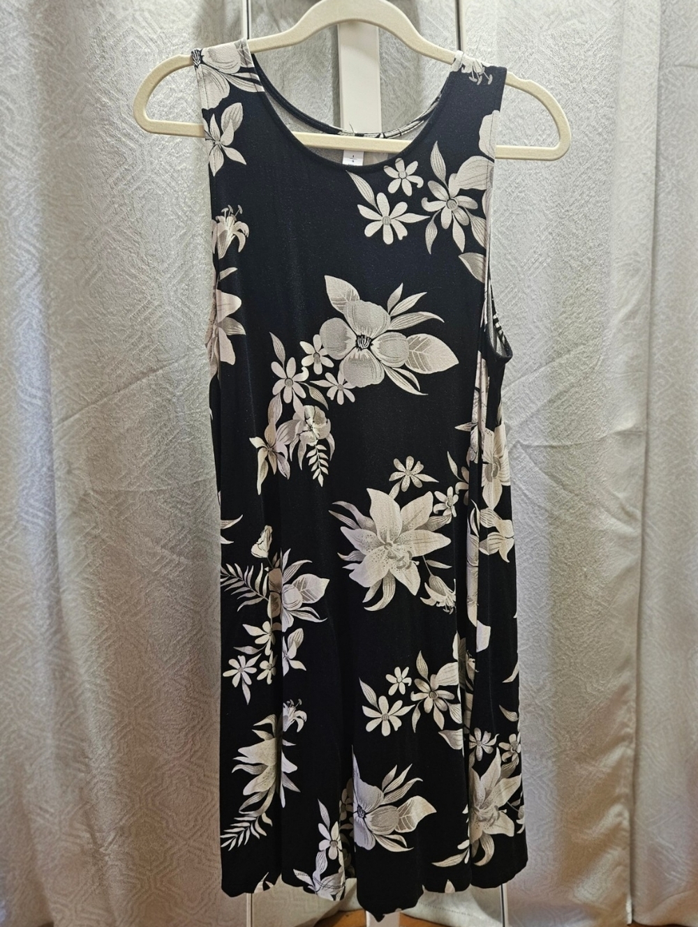 Old Navy Black And White Floral Knee Length Swing Summer Dress